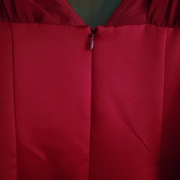 (2Sizes Available) Maroon Bead Detail Formal Dress - Picture 4 of 5